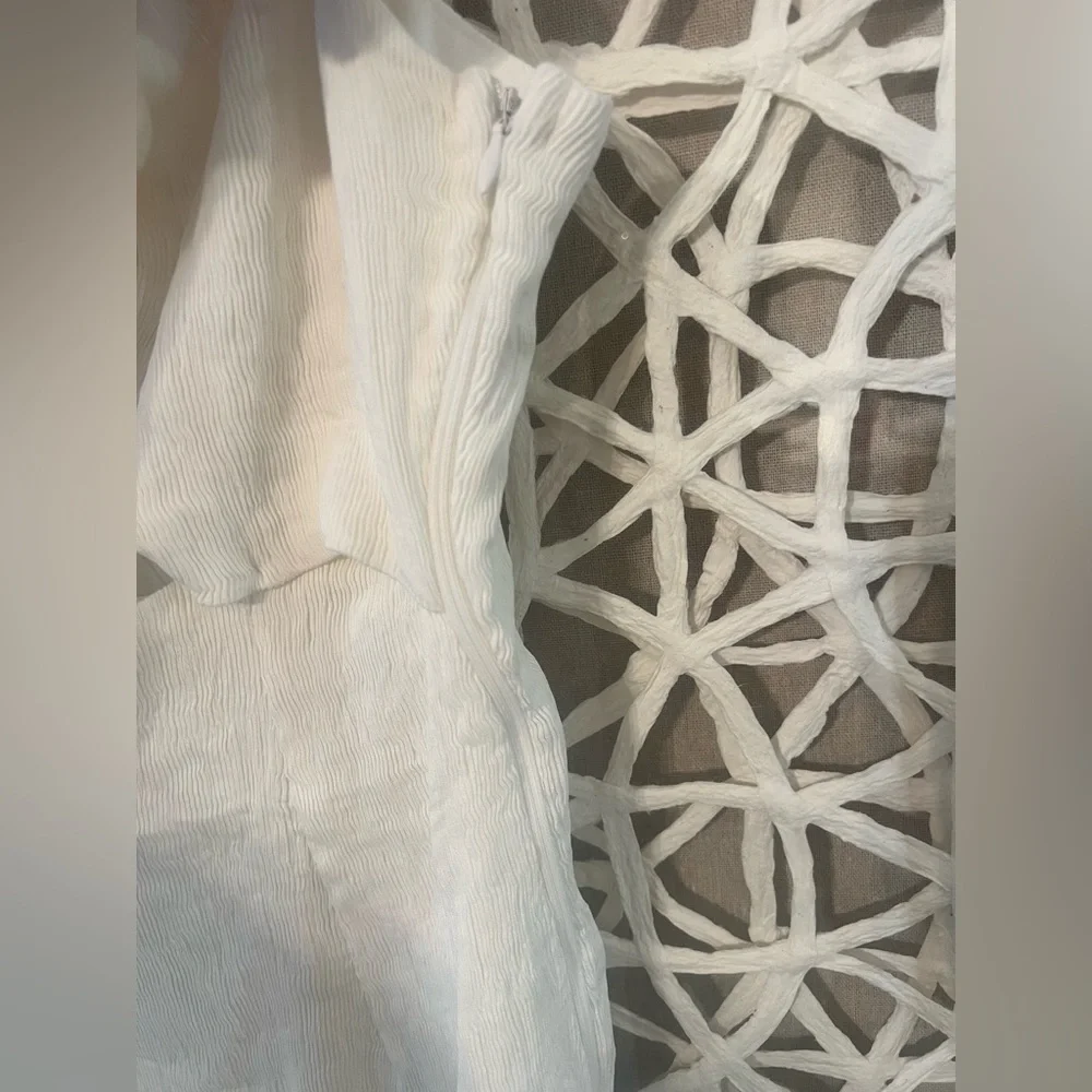Endless Rose white SOFT TOUCH PLISSE TWIST MINI DRESS. Size M NWT